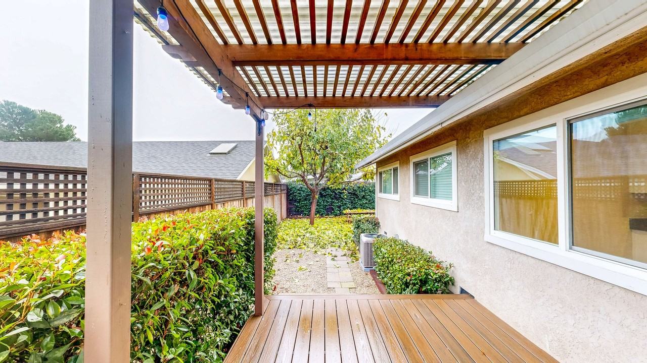 1145 Edwards St - Photo 4 of 36