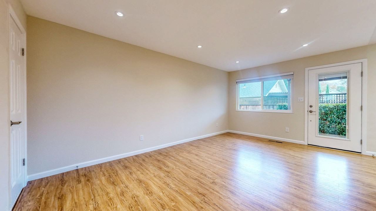 1145 Edwards St - Photo 6 of 36