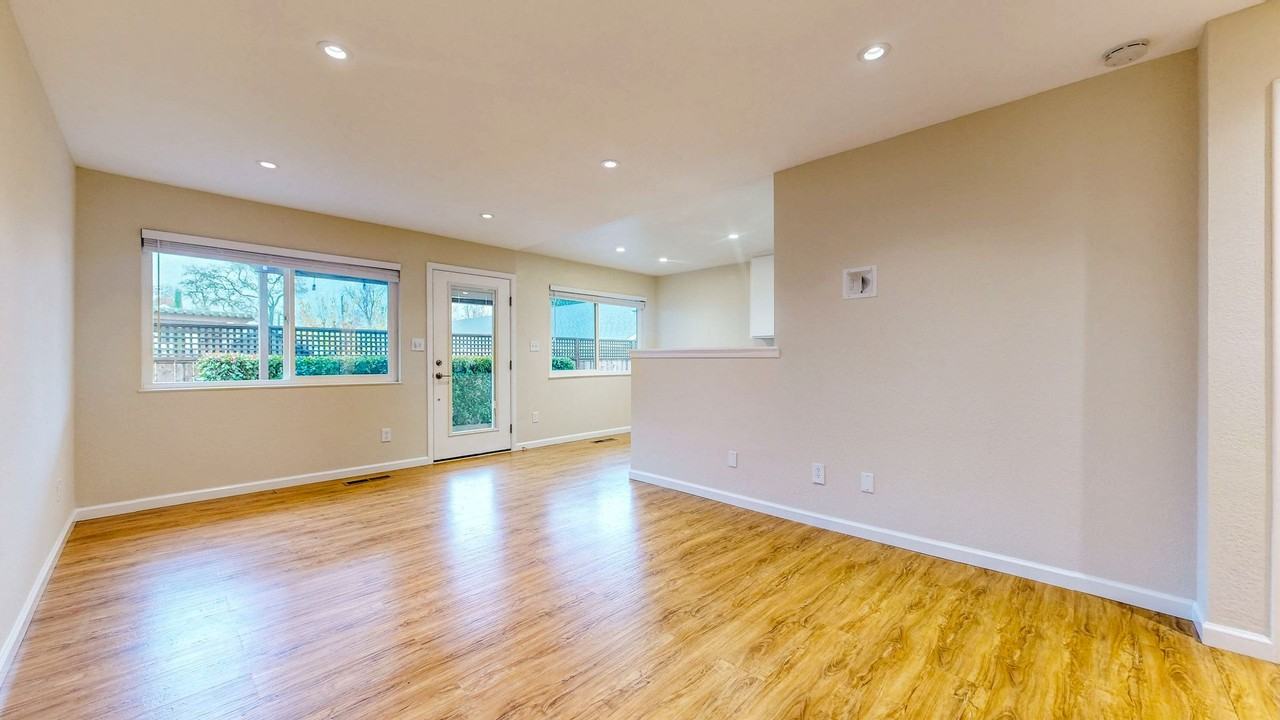 1145 Edwards St - Photo 7 of 36