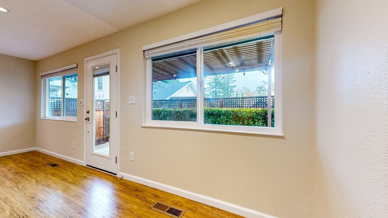 1145 Edwards St - Photo 7 of 33