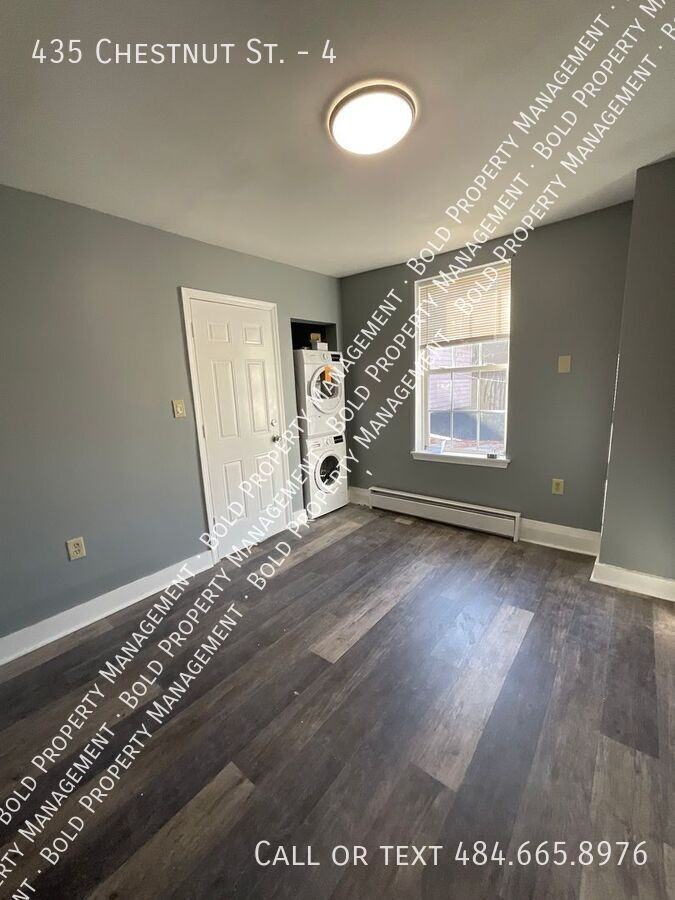 435 Chestnut St #4 - Photo 4 of 10