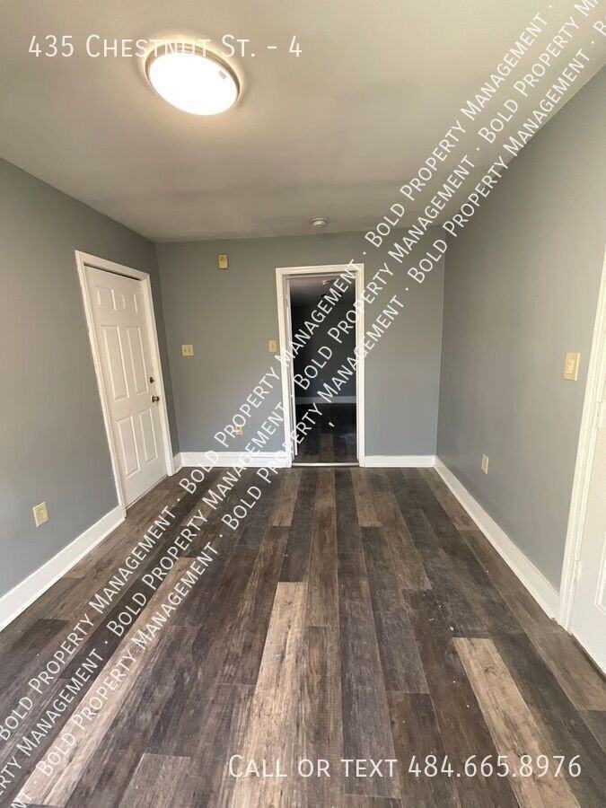 435 Chestnut St #4 - Photo 5 of 10