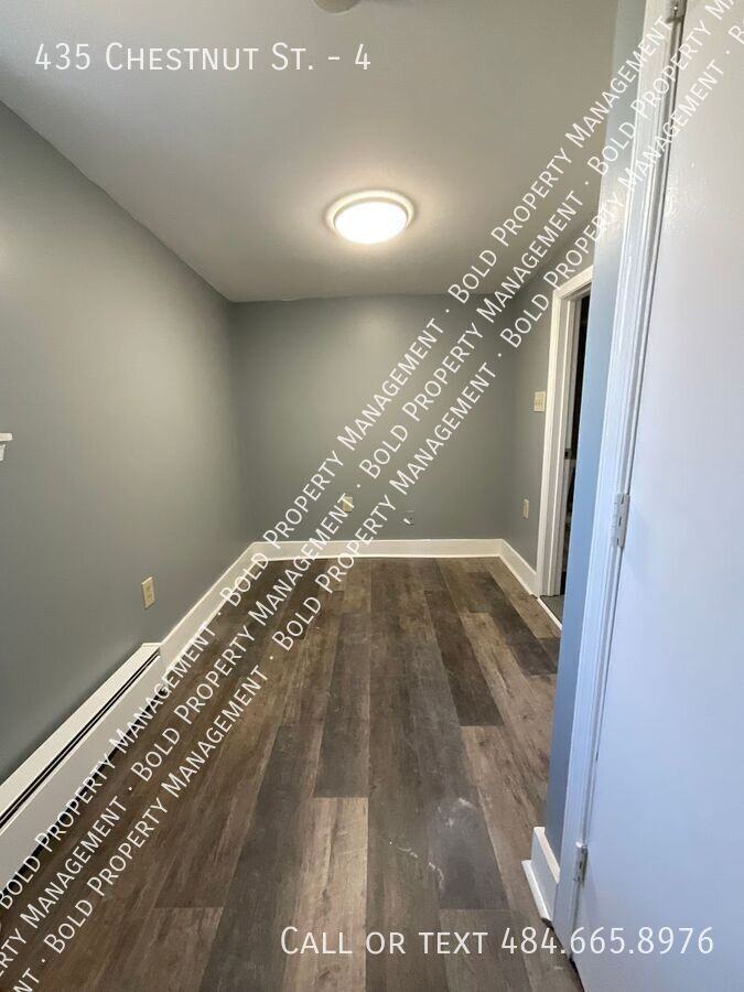 435 Chestnut St #4 - Photo 6 of 10