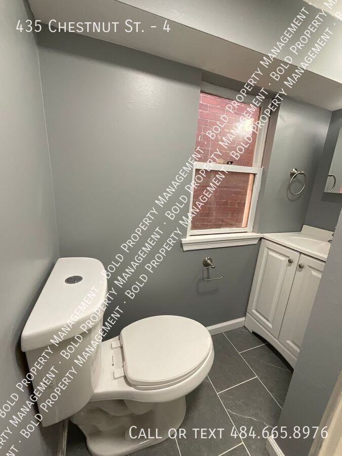 435 Chestnut St #4 - Photo 7 of 10