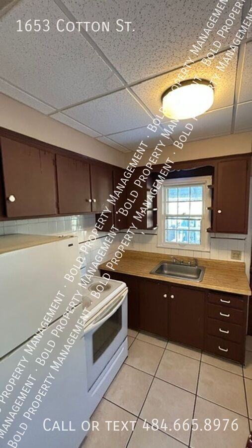 1653 Cotton St - Photo 5 of 17