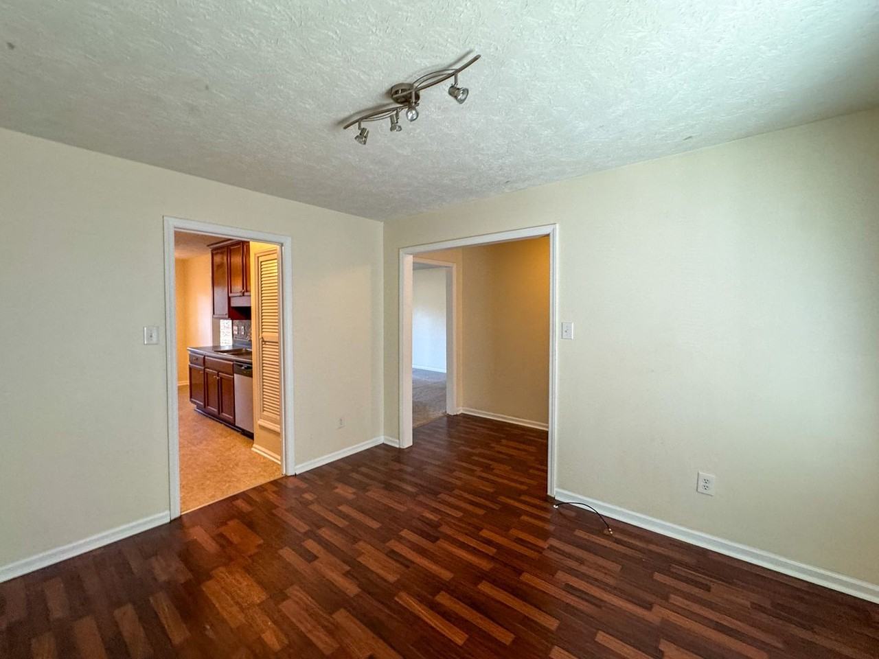 7188 Evanston St - Photo 5 of 22