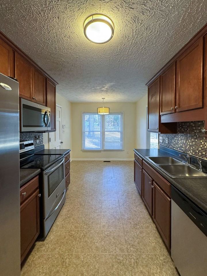 7188 Evanston St - Photo 6 of 22