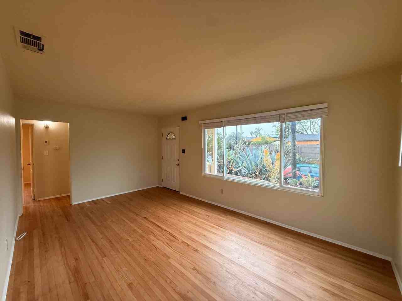 7301 Purdue Ave - Photo 4 of 18