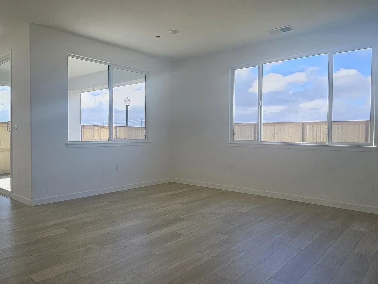 5401 Pacific Yacht Way - Photo 2 of 13