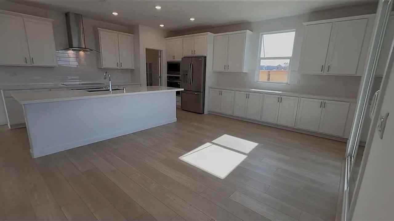 5401 Pacific Yacht Way - Photo 4 of 13