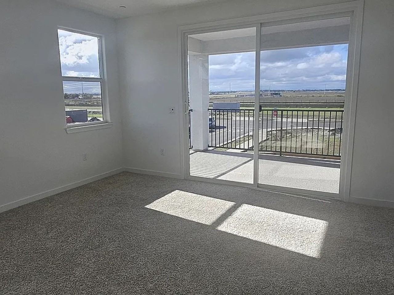 5401 Pacific Yacht Way - Photo 7 of 13