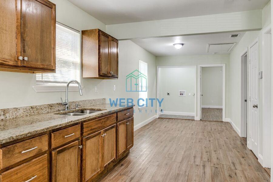 4111 Marshall Dr - Photo 4 of 12