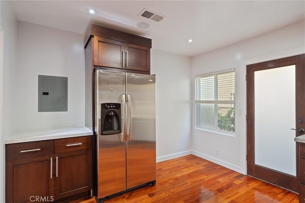 932 S Shenandoah St #932-1 - Photo 3 of 27