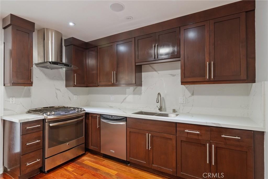 932 S Shenandoah St #932-1 - Photo 4 of 27