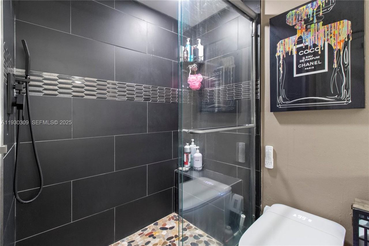 18061 Biscayne Blvd #18061PH01 - Photo 6 of 29