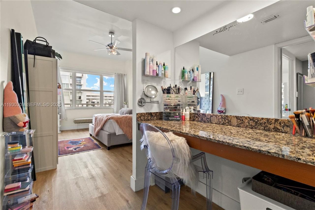 18061 Biscayne Blvd #18061PH01 - Photo 7 of 29