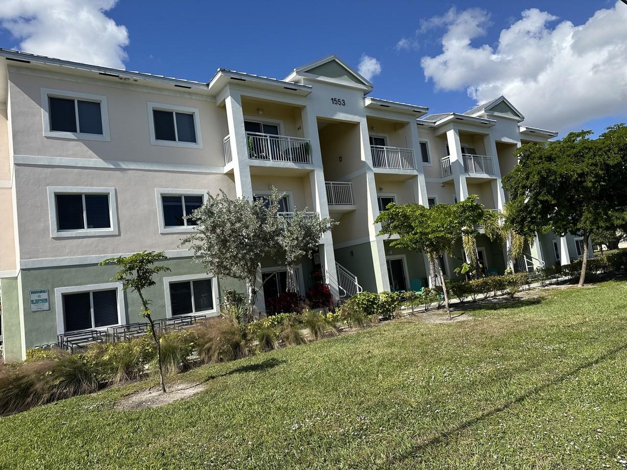 1587 S Florida Mango Rd