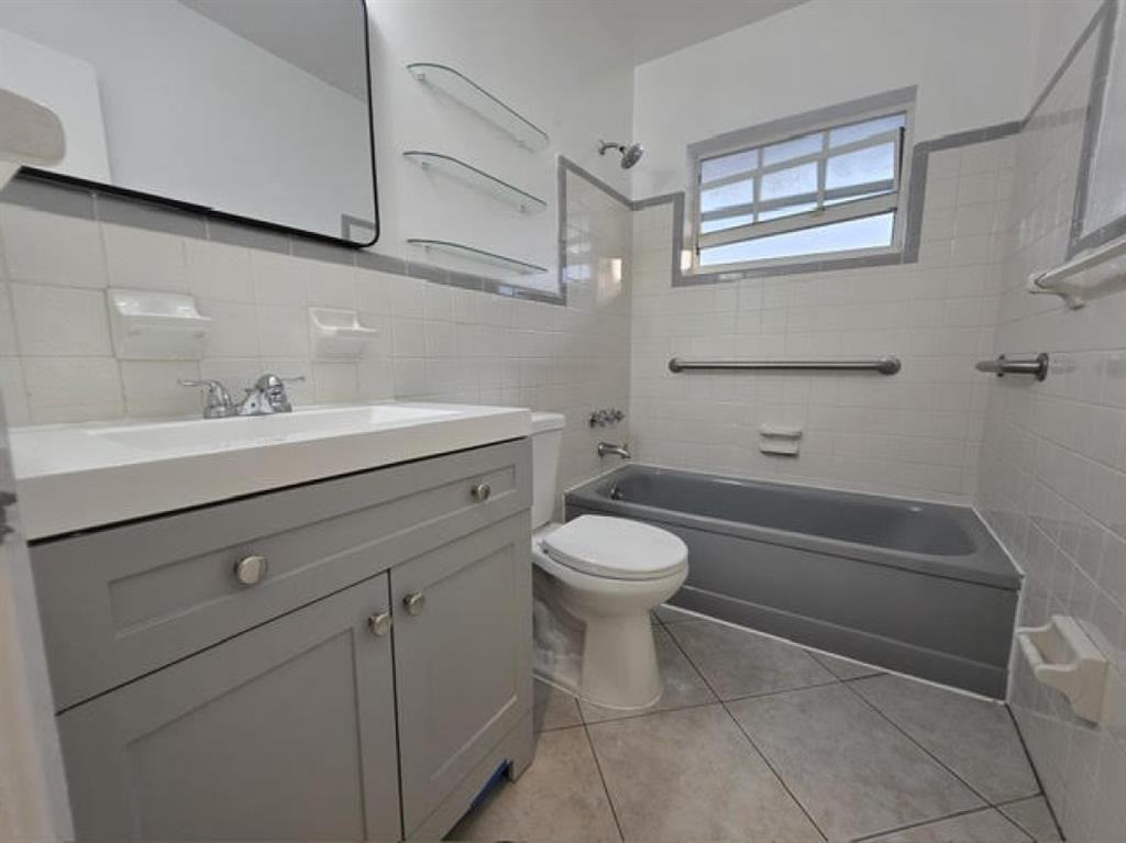 1329 Ne 17th Ave #1329-2 - Photo 2 of 11