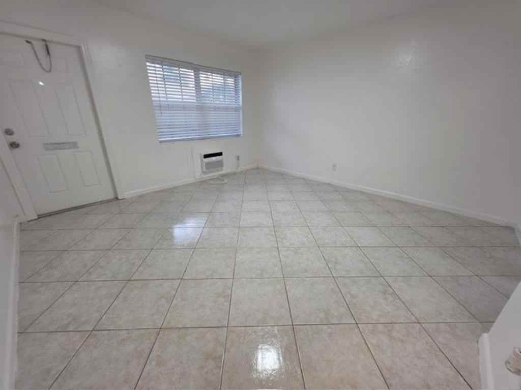 1329 Ne 17th Ave #1329-2 - Photo 3 of 11