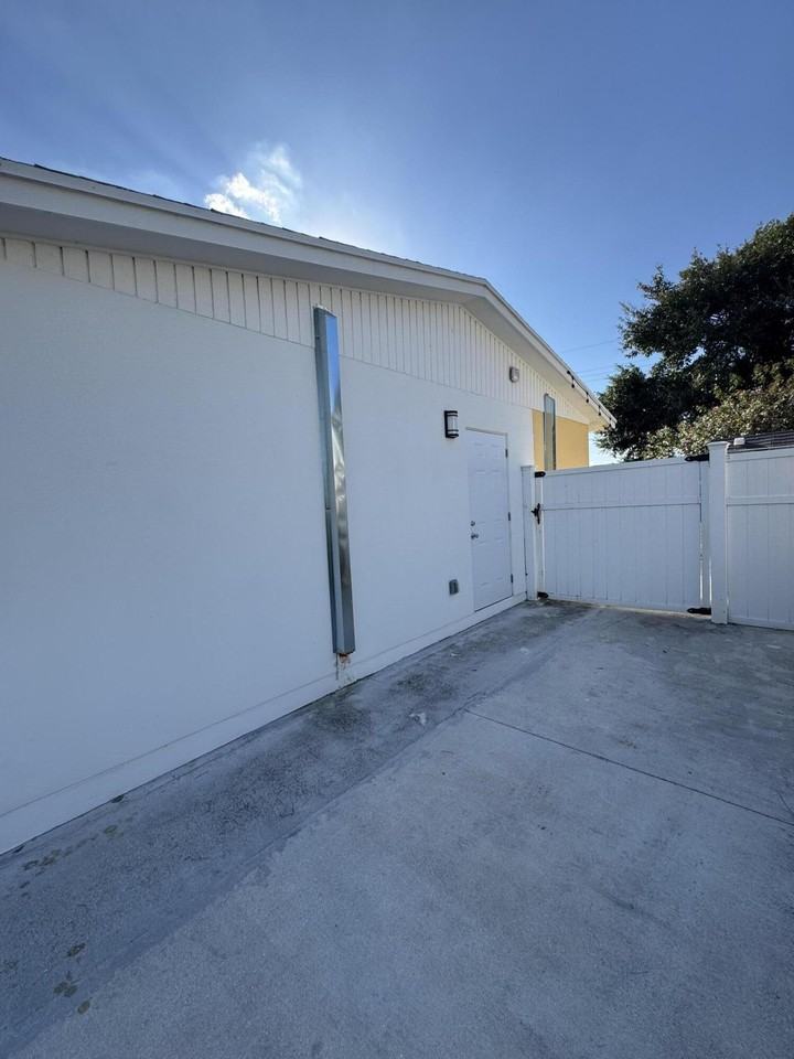 441 San Mateo Dr #441 - Photo 3 of 7