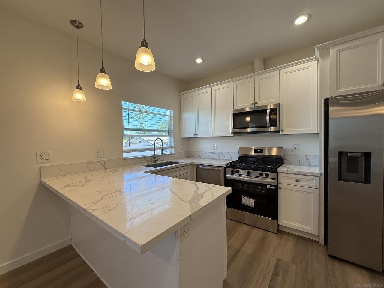 4115 Beta St #4115 - Photo 3 of 16