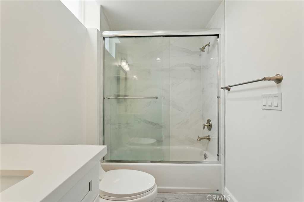 11302 Morrison St #11302-302 - Photo 5 of 23