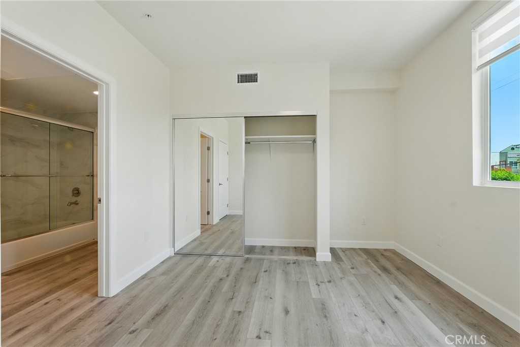 11302 Morrison St #11302-302 - Photo 7 of 23