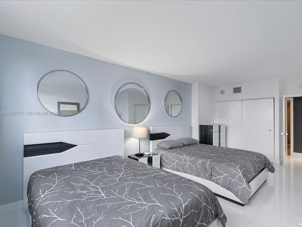 19370 Collins Ave #19370-627 - Photo 2 of 15