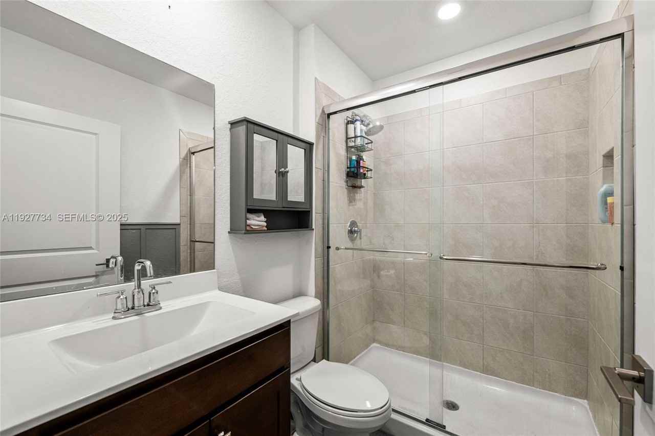 525 Ne 6th Pl #525 - Photo 5 of 37