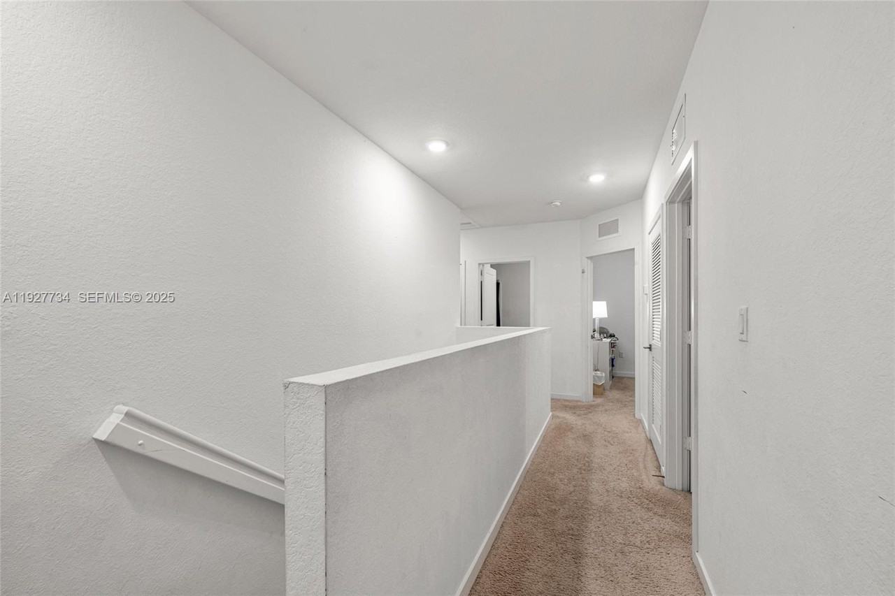 525 Ne 6th Pl #525 - Photo 6 of 37