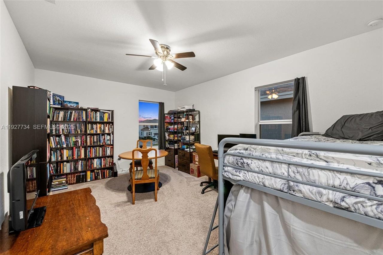 525 Ne 6th Pl #525 - Photo 7 of 37