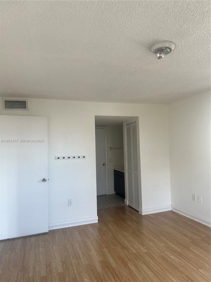 Flamingo-Lummus #1150-404 - Photo 3 of 17