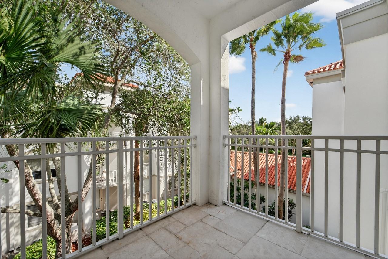 11015 Legacy Ln #11015-304 - Photo 4 of 37