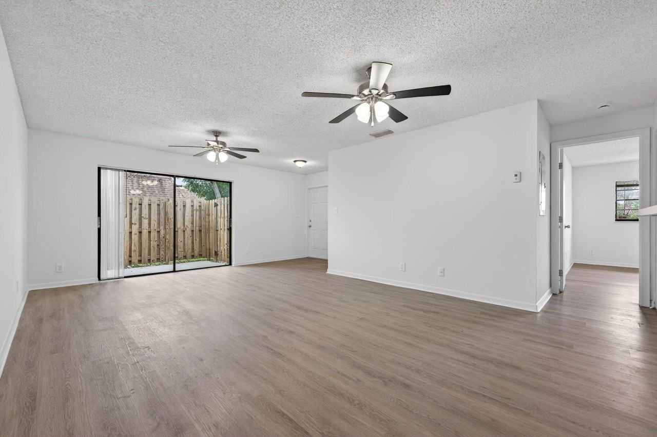 9418 Nw 49th Pl #9418 - Photo 6 of 18