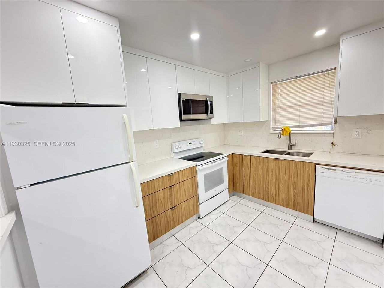 5160 Sw 40th Ave #516029D - Photo 7 of 10