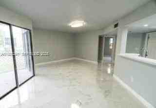 975 N Franklin Ave #975975B - Photo 7 of 8