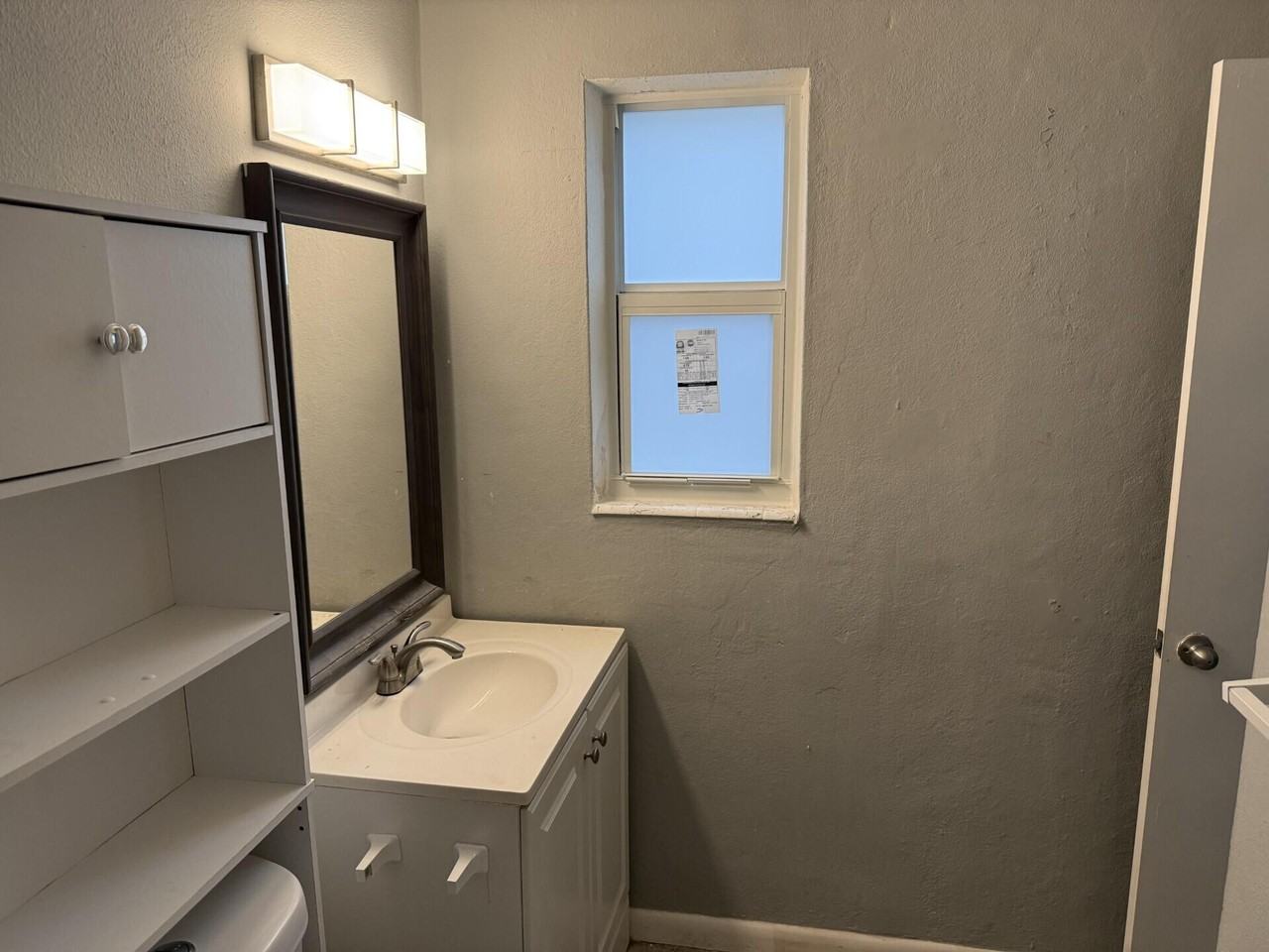 1118 N H St #1118-3 - Photo 7 of 11