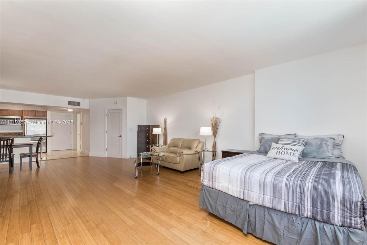 2301 Collins Ave #2301-1512 - Photo 3 of 34