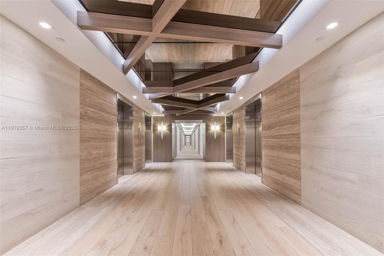 2301 Collins Ave #2301-1512 - Photo 5 of 34