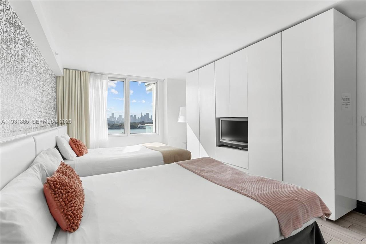 1100 West Ave #1100-1014 - Photo 3 of 16