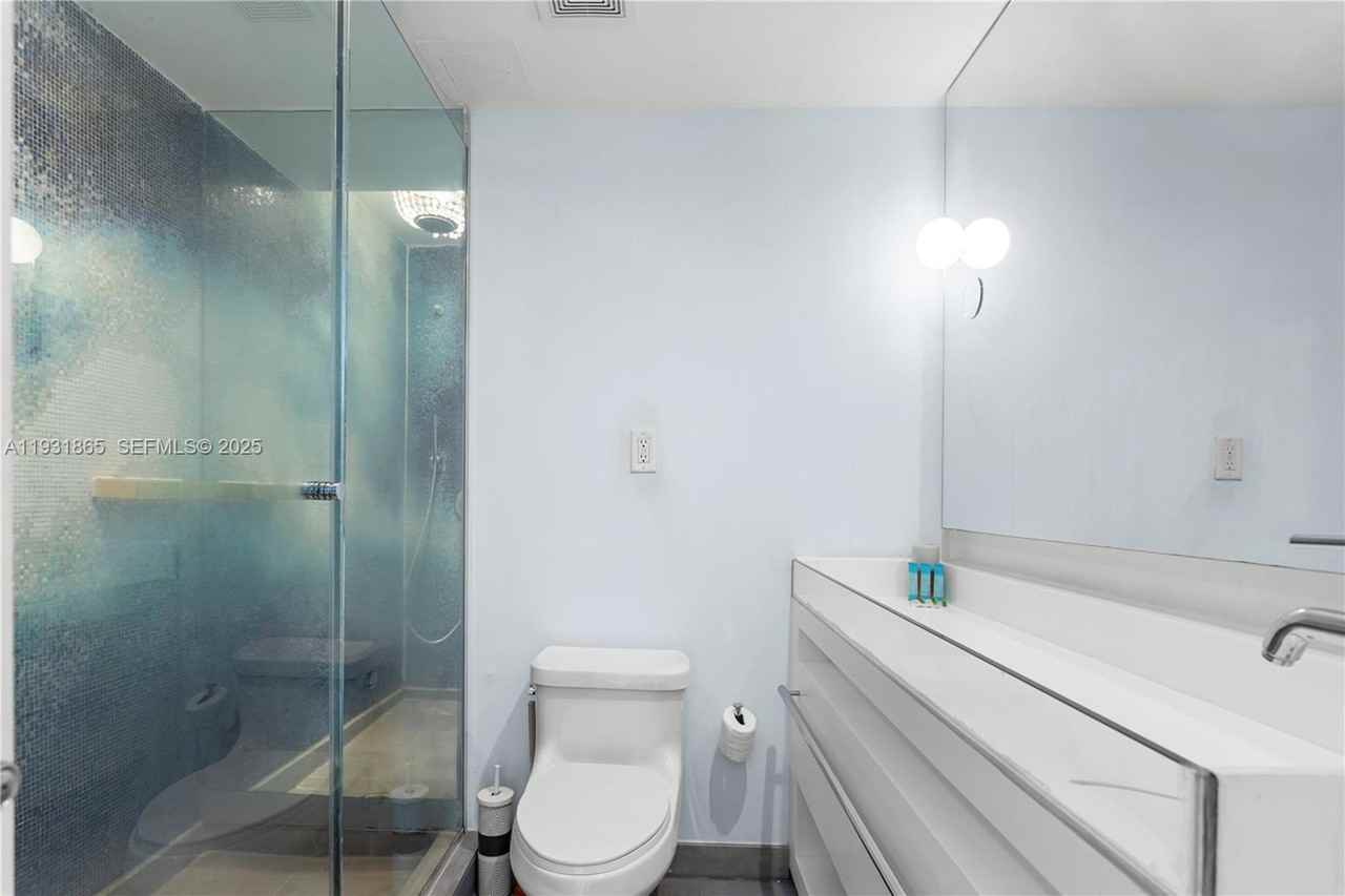 1100 West Ave #1100-1014 - Photo 5 of 16