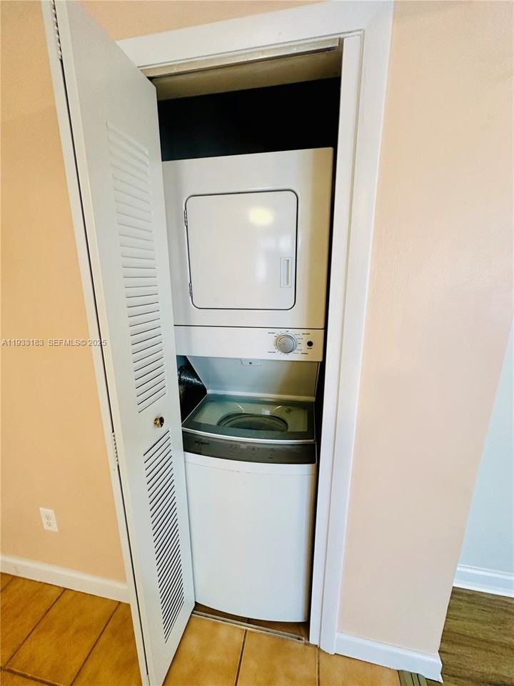 540 15th St #540-203 - Photo 2 of 28