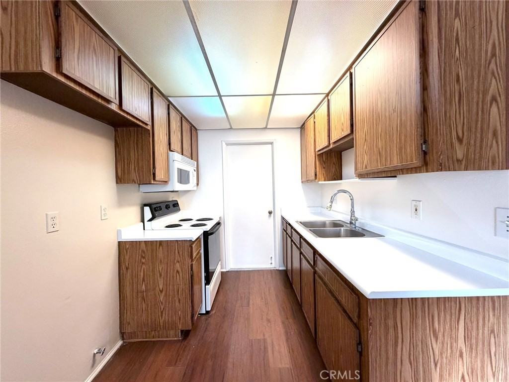 2031 La Mesa Ct #2031 - Photo 6 of 17