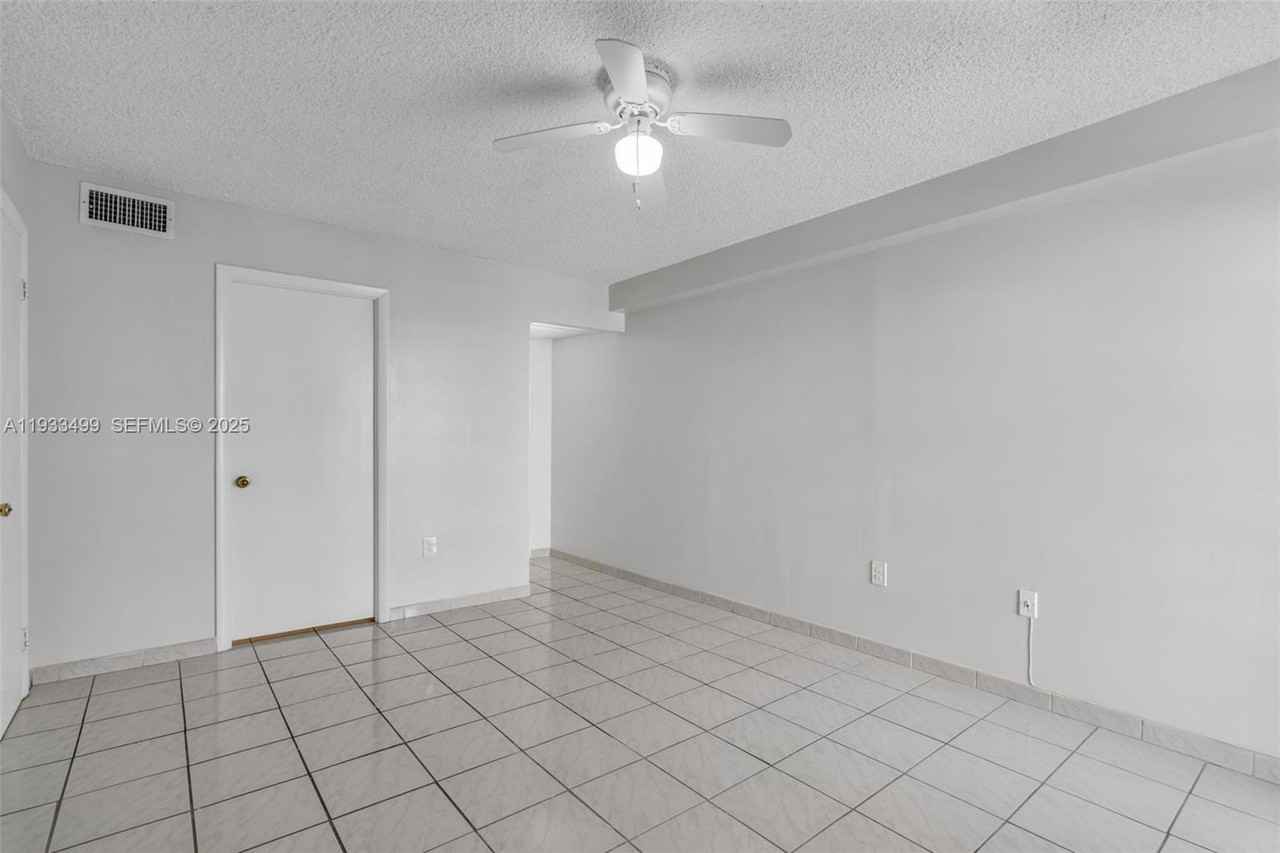 3716 Ne 168th St #3716-302 - Photo 3 of 32