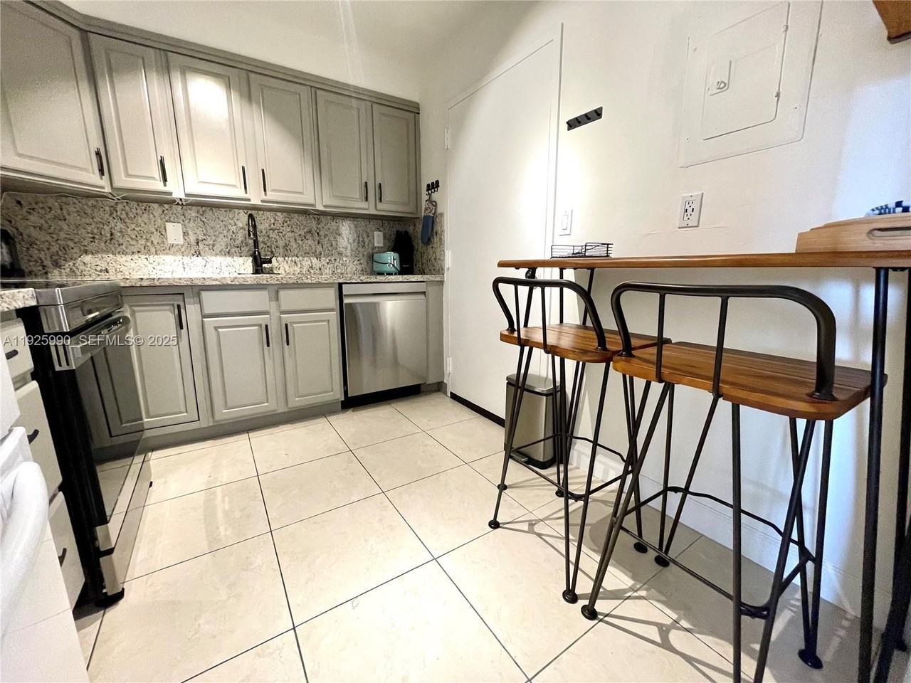 10101 E Bay Harbor Dr #10101-402 - Photo 4 of 34