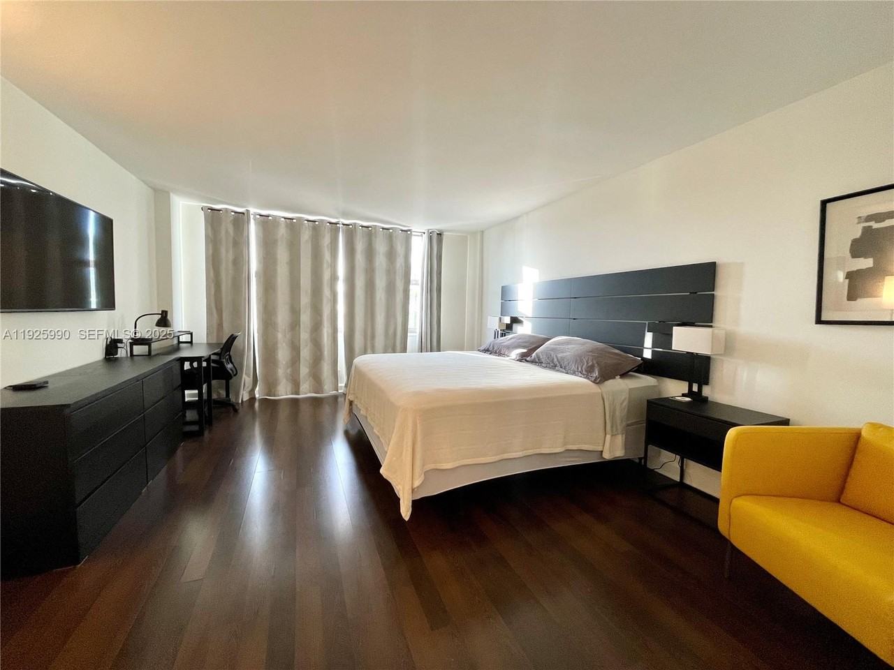 10101 E Bay Harbor Dr #10101-402 - Photo 7 of 34