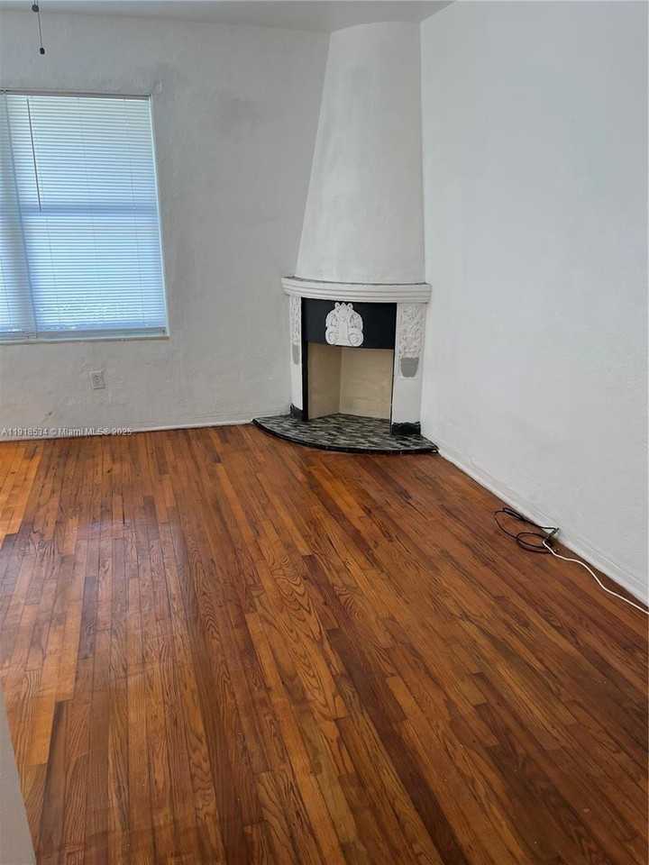 900 Jefferson Ave #900-1 - Photo 2 of 9