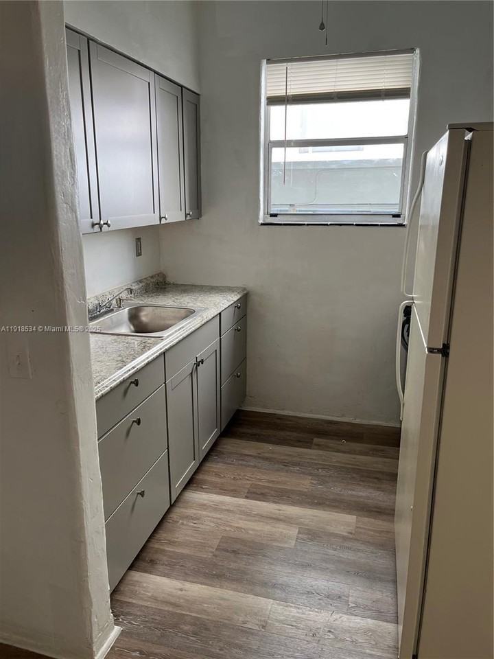 900 Jefferson Ave #900-1 - Photo 6 of 9