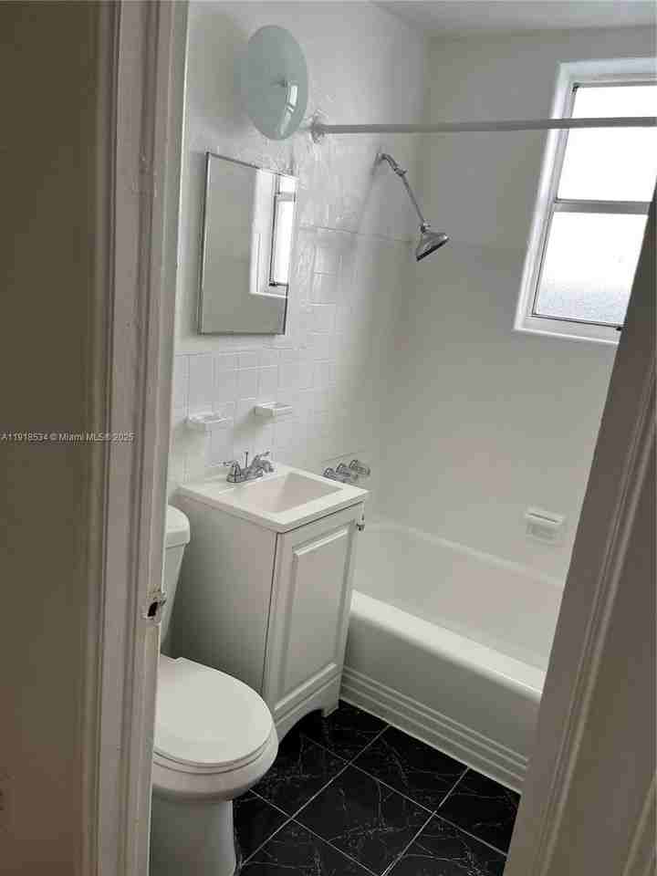 900 Jefferson Ave #900-1 - Photo 7 of 9