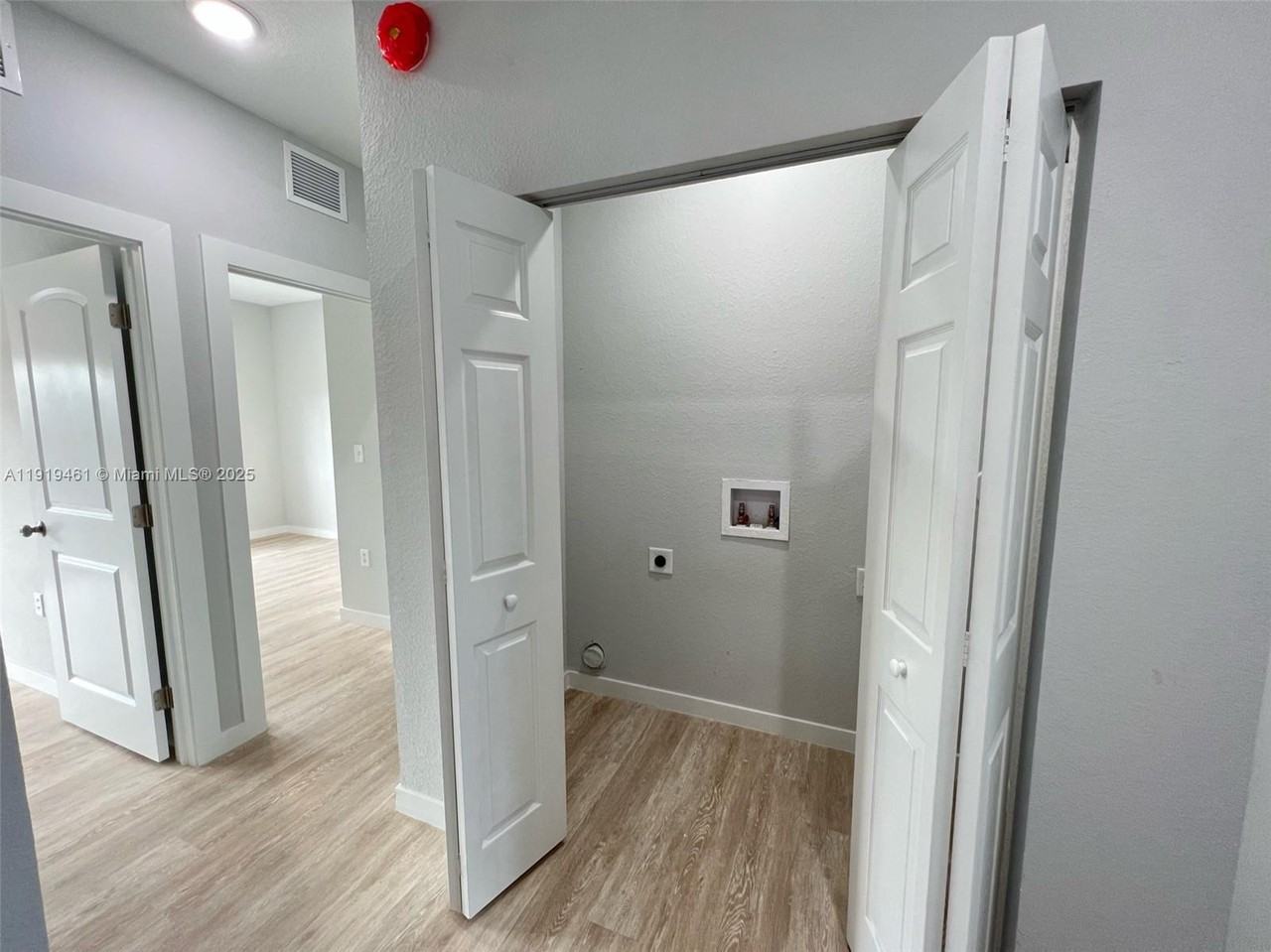 808 Nw 16th Ave #808-1 - Photo 2 of 15